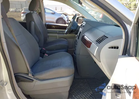 2010 Chrysler Town & Country Touring из США, поврежденный, VIN 2A4RR5D12AR232145